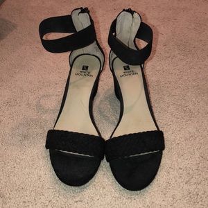 White mountain black suede sandal heel